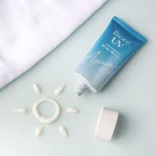 UV Aqua Rich Watery Essence Sunscreen SPF50+ PA++++ Bioré